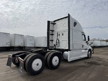 2023 FREIGHTLINER CASCADIA · Thumb 4