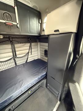 2023 FREIGHTLINER CASCADIA · Thumb 15