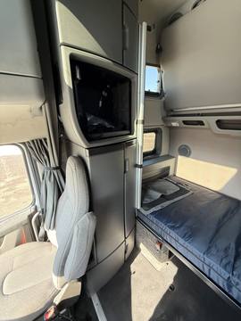 2024 VOLVO VNL860 · Thumb 18