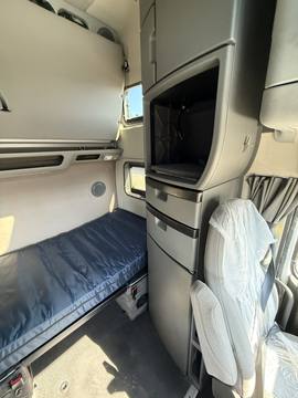 2024 VOLVO VNL860 · Thumb 19