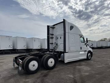 2023 FREIGHTLINER CASCADIA · Thumb 4