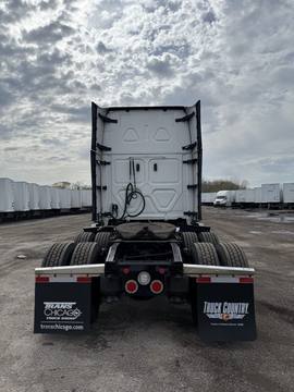 2023 FREIGHTLINER CASCADIA · Thumb 7