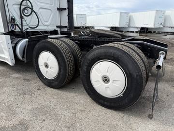 2023 FREIGHTLINER CASCADIA · Thumb 9