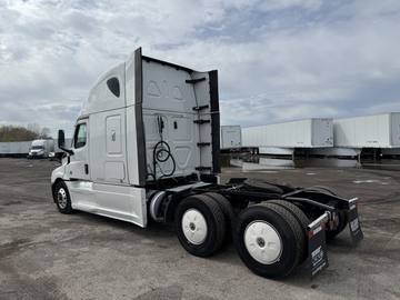 2023 FREIGHTLINER CASCADIA · Thumb 10