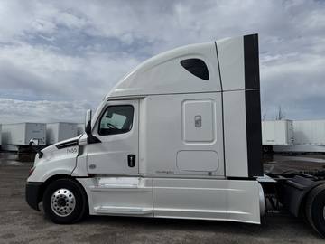 2023 FREIGHTLINER CASCADIA · Thumb 11
