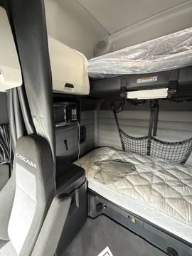 2023 FREIGHTLINER CASCADIA · Thumb 15