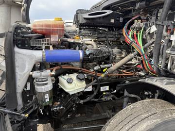 2023 FREIGHTLINER CASCADIA · Thumb 18