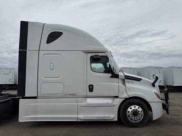 2023 FREIGHTLINER CASCADIA · Thumb 3
