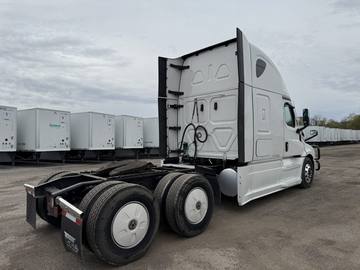 2023 FREIGHTLINER CASCADIA · Thumb 4