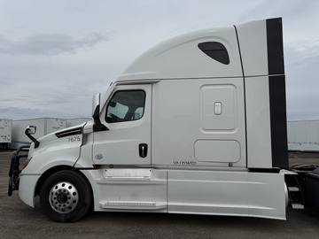 2023 FREIGHTLINER CASCADIA · Thumb 11
