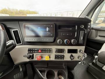 2023 FREIGHTLINER CASCADIA · Thumb 15