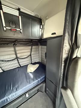 2023 FREIGHTLINER CASCADIA · Thumb 17