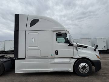 2023 FREIGHTLINER CASCADIA · Thumb 3