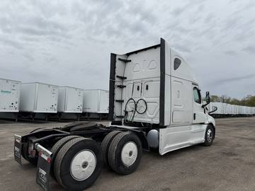 2023 FREIGHTLINER CASCADIA · Thumb 4