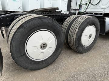 2023 FREIGHTLINER CASCADIA · Thumb 5