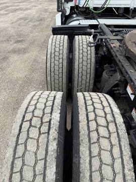 2023 FREIGHTLINER CASCADIA · Thumb 9