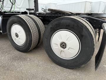 2023 FREIGHTLINER CASCADIA · Thumb 10