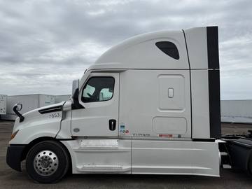 2023 FREIGHTLINER CASCADIA · Thumb 12