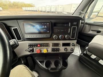 2023 FREIGHTLINER CASCADIA · Thumb 16