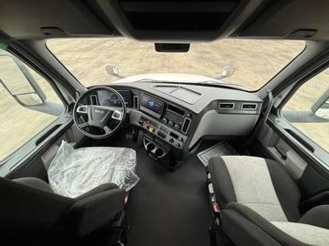 2023 FREIGHTLINER CASCADIA · Thumb 19