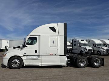 2023 FREIGHTLINER CASCADIA · Thumb 3