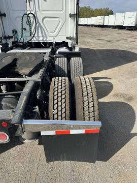 2023 FREIGHTLINER CASCADIA · Thumb 7