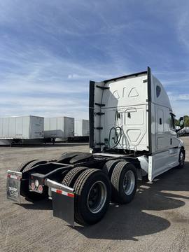 2023 FREIGHTLINER CASCADIA · Thumb 8