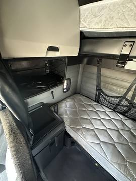 2023 FREIGHTLINER CASCADIA · Thumb 13