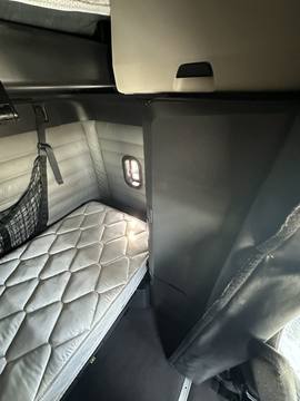 2023 FREIGHTLINER CASCADIA · Thumb 14