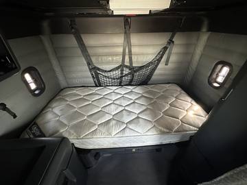 2023 FREIGHTLINER CASCADIA · Thumb 15