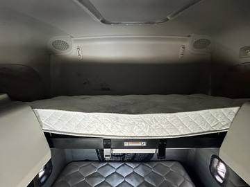 2023 FREIGHTLINER CASCADIA · Thumb 16