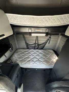 2023 FREIGHTLINER CASCADIA · Thumb 17