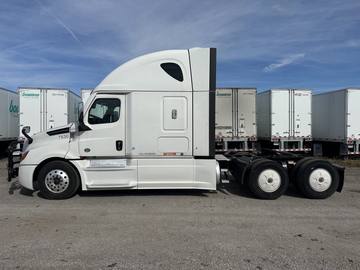 2023 FREIGHTLINER CASCADIA · Thumb 3