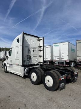 2023 FREIGHTLINER CASCADIA · Thumb 4