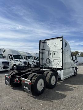 2023 FREIGHTLINER CASCADIA · Thumb 6