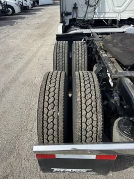 2023 FREIGHTLINER CASCADIA · Thumb 7