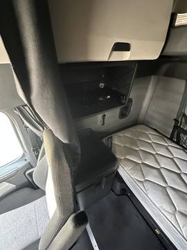 2023 FREIGHTLINER CASCADIA · Thumb 14