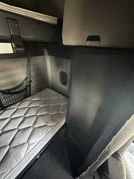 2023 FREIGHTLINER CASCADIA · Thumb 15