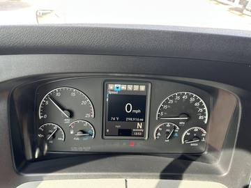 2023 FREIGHTLINER CASCADIA · Thumb 18