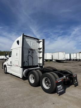 2024 FREIGHTLINER CASCADIA 126 · Thumb 4