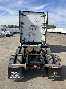 2024 FREIGHTLINER CASCADIA 126 · Thumb 7