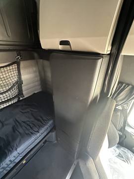 2024 FREIGHTLINER CASCADIA 126 · Thumb 14